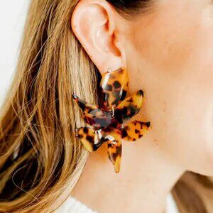NWT - Flora Acrylic Earrings in Brown Tortoise